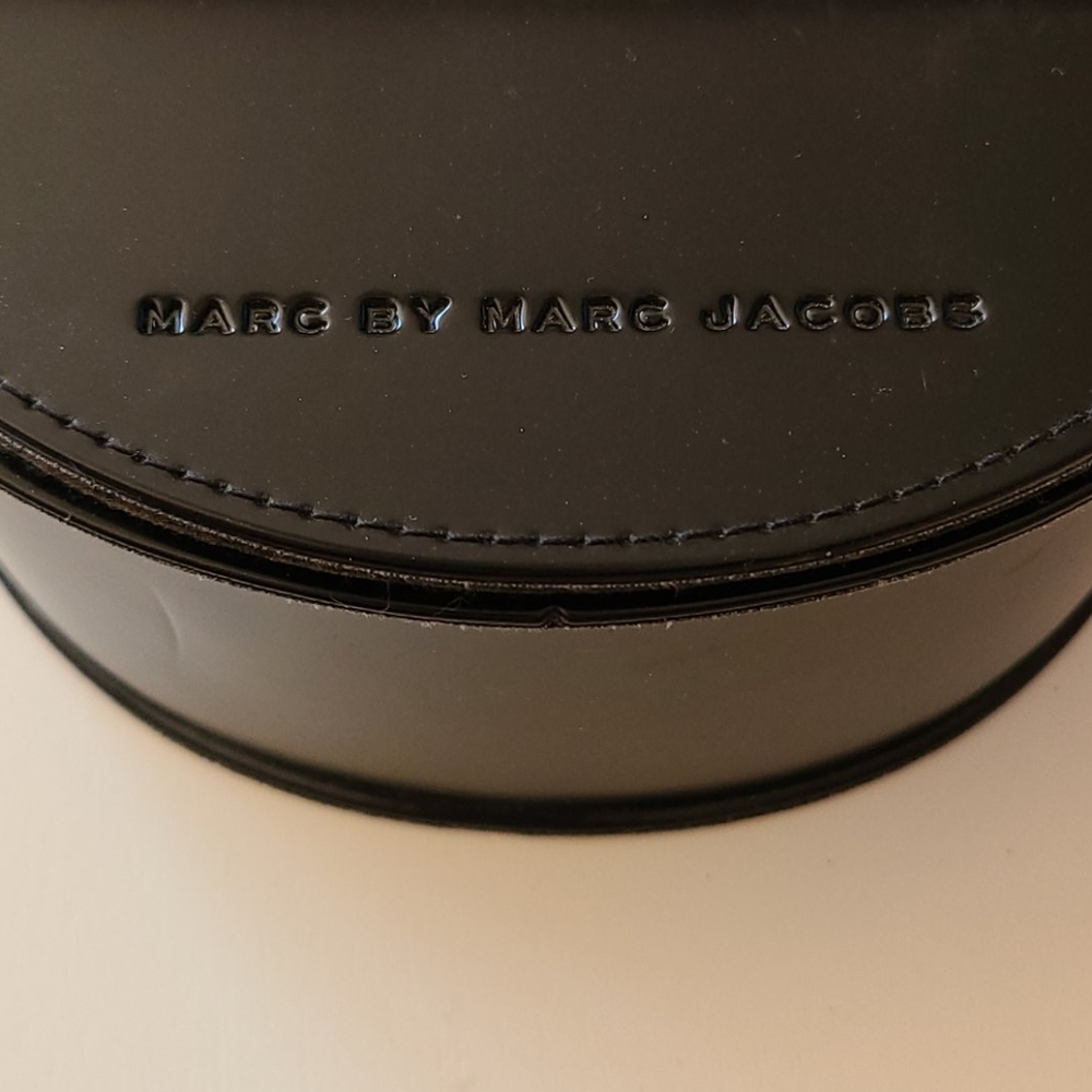 Sunglass case - Picture 2 of 5